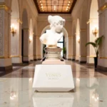 Parfum de damă Venus De Milo French Avenue 100ml, sticlă albă mată cu design statuar și detalii aurii.